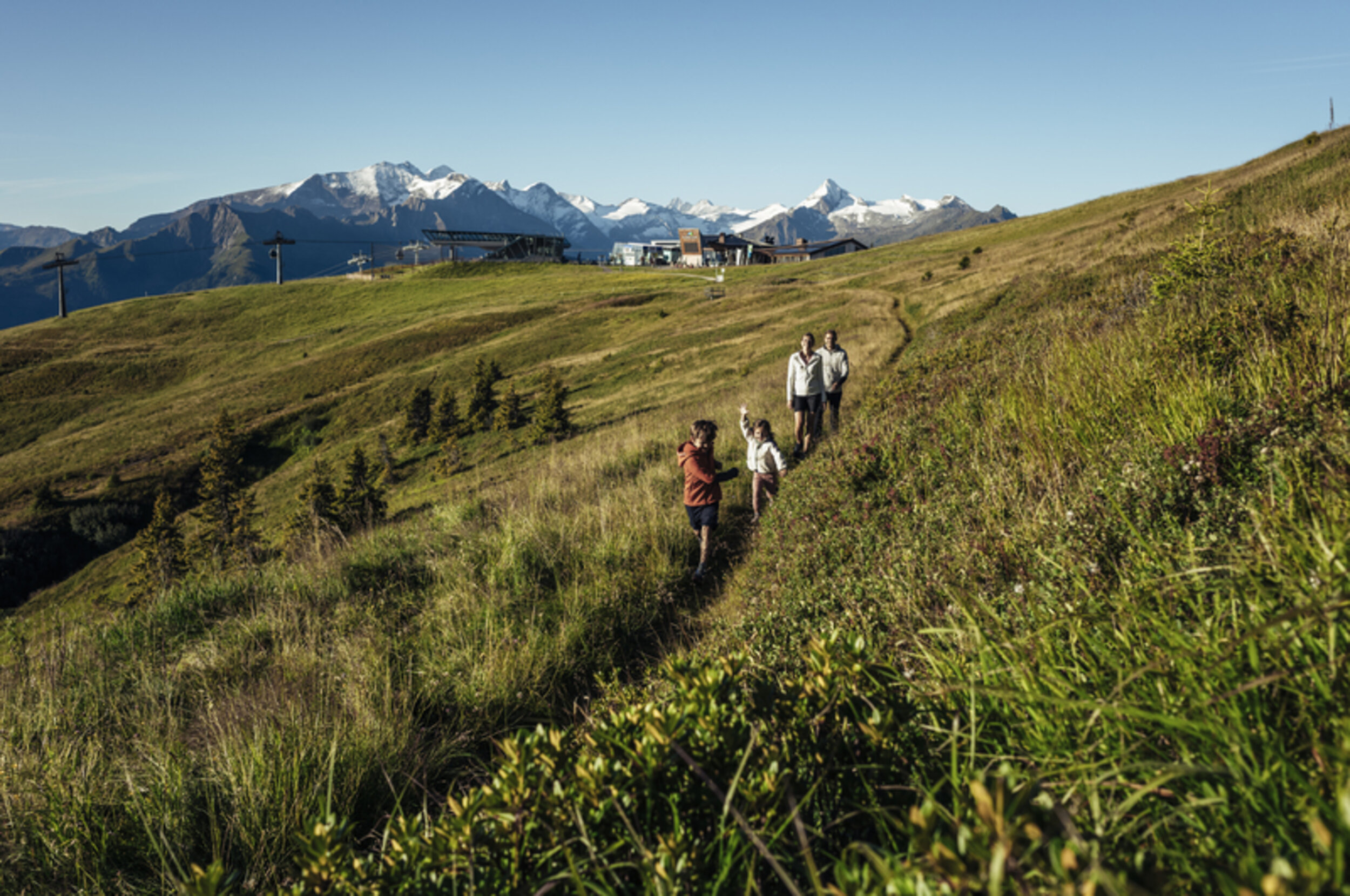 Morgenwanderung_auf_der_Schmittenhöhe_-_Morning_hike_on_the_Schmittenhöhe__c__Zell_am_See-Kaprun_Tourismus